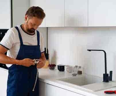 We are offering Expert Plumbing Services - 蓝鲸体育